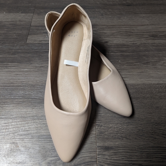 Women's Flats - Picture 3 of 3